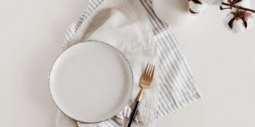 Craft Elegant, Sustainable Cloth Napkins for a Greener Dining Experience
