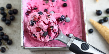 Irresistible Homemade Ice Cream: Mastering Churn and No-Churn Techniques